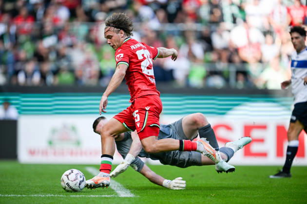 DFB Pokal 26 27 - SV Hemelingen - Hannover 96 am 22.08.2026 im Weserstadion in Bremen Tor zum 0:6. Torschuetze Torschütze Lars Gindorf (Hannover) mit dem dem Treffer zum 0:6