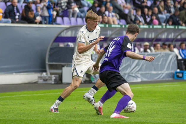 GER, Aue, Fussball, DFB-Pokal, 1. Hauptrunde, FC Erzgebirge Aue vs. TSG 1899 Hoffenheim im Bild v.l.: Nathan De Cat (TSG Hoffenheim 17), Levi Wagner (FC Erzgebirge Aue 14), Zweikampf. 22.08.2026, EINS Erzgebirgsstadion Aue DFB REGULATIONS PROHIBIT ANY USE OF PHOTOGRAPHS AS IMAGE SEQUENCES AND OR QUASI-VIDEO, Copyright: HMBxMedia PaulxFritz