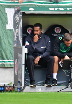 22.08.2026,GER Fußball, Männer,DFB Pokal, 1.Runde Saison 2026 2027, Hamburg, Lüneburger SK vs Werder Bremen Trainer Daniel Thioune (Werder) DFB DFL regulations prohibit any use of photographs as image sequences and or quasi-video) Hamburg Millerntorstadion Hamburg Deutschland Copyright: xnordphotoxGmbH xWitkex