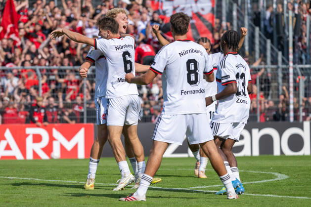 Piet Scobel (1. FC Nuernberg, 19) und Adam Markhiyev (1. FC Nuernberg, 06) bejubeln das Tor zum 1:0. Dabei 98fcn und Mohamed Ali Zoma (1. FC Nuernberg, 23). Viktoria Koeln vs. 1. FC Nuernberg, Fussball, DFB-Pokal, 1. Runde, Saison 2026 2027, 22.08.2026 DFL DFB Regulations prohibit any use of Photographs as image sequences and or Quasivideo Viktoria Koeln vs. 1. FC Nuernberg, Fussball, DFB-Pokal, 1. Runde, Saison 2026 2027, 22.08.2026 Koeln Copyright: xEibner-Pressefoto ThomasxHaeslerx EP_THR