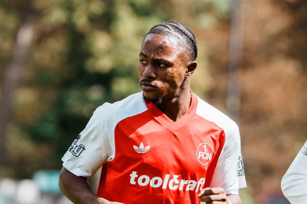 Deutschland, Köln (Sportpark Höhenberg): DFB-Pokal, 1. Runde, FC Viktoria Köln - 1. FC Nürnberg, Mohamed Ali Zoma (1. FC Nürnberg, 23) vor dem Spiel, Aufwärmen Copyright: xThiemoxRudolphx