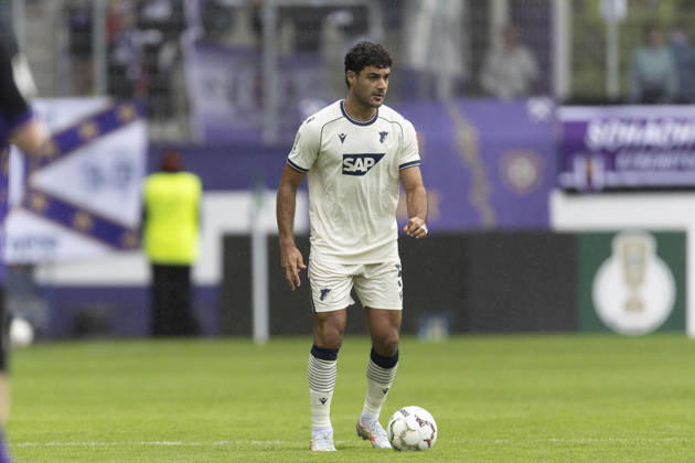 GER, Aue, Fussball, DFB-Pokal, 1. Hauptrunde, FC Erzgebirge Aue vs. TSG 1899 Hoffenheim im Bild v.l.: Ozan Kabak (TSG Hoffenheim 05), Aktion mit Ball 22.08.2026, EINS Erzgebirgsstadion Aue DFB REGULATIONS PROHIBIT ANY USE OF PHOTOGRAPHS AS IMAGE SEQUENCES AND OR QUASI-VIDEO, Copyright: HMBxMedia PaulxFritz