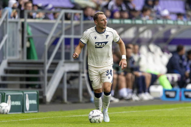 GER, Aue, Fussball, DFB-Pokal, 1. Hauptrunde, FC Erzgebirge Aue vs. TSG 1899 Hoffenheim im Bild v.l.: Vladimir Coufal (TSG Hoffenheim 34), Aktion mit Ball 22.08.2026, EINS Erzgebirgsstadion Aue DFB REGULATIONS PROHIBIT ANY USE OF PHOTOGRAPHS AS IMAGE SEQUENCES AND OR QUASI-VIDEO, Copyright: HMBxMedia PaulxFritz