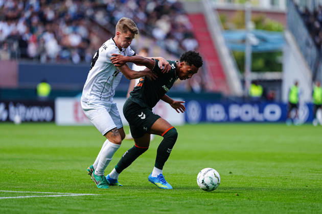 Raphael Thinius (Lüneburger SK Hansa, 19), Paul Erevbenagie (SV Werder Bremen, 38) GER, Lüneburger SK Hansa vs. SV Werder Bremen, Fußball, DFB-Pokal, 1. Runde, Saison 2026 2027, 22.08.2026 GER, Lüneburger SK Hansa vs. SV Werder Bremen, Fußball, DFB-Pokal, 1. Runde, Saison 2026 2027, 22.08.2026 Hamburg Copyright: xEibner-Pressefoto MarcelxvonxFehrnx EP_MFN
