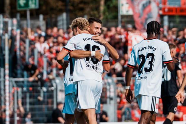 Deutschland, Köln (Sportpark Höhenberg): DFB-Pokal, 1. Runde, FC Viktoria Köln - 1. FC Nürnberg, Torjubel Piet Scobel (1. FC Nürnberg, 19) 1 zu 0, Tor, Führungstreffer Copyright: xThiemoxRudolphx