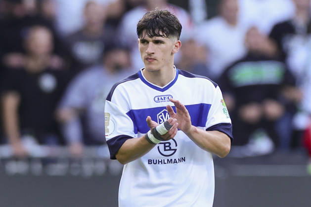 Ledjon Fikaj (SV Hemelingen) jubelt waehrend des Spiels des DFB-Pokals zwischen SV Hemelingen und Hannover 96, Weserstadion am 22. August 2026 in Bremen, Deutschland. (Foto von Marco Steinbrenner DeFodi Images) +++ Ledjon Fikaj (SV Hemelingen) cheers during the DFB-Pokal match between SV Hemelingen and Hannover 96t at Weserstadion on August 22, 2026 in Bremen, Germany. (Photo by Marco Steinbrenner DeFodi Images) (Photo by Marco Steinbrenner DeFodi Images) -