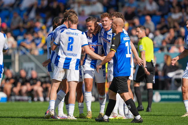 22.08.2026, xydrx, Fußball, DFB Pokal, 1. FC Saarbrücken - Hertha BSC, Saison 2026 2027, Ludwigsparkstadion: Torjubel nach dem Tor zum 1:0 für Hertha BSC SC durch Torschütze Paul Seguin (Hertha BSC, 30) zusammen mit Julian Eitschberger (Hertha BSC, 2) und Sebastian Groenning Andersen (Hertha BSC, 17) DFB regulations prohibit any use of photographs as image sequences and or quasi-video. Copyright: HMBxMedia YannisxDreimann