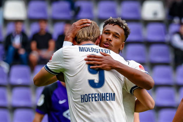 Bambase Conte (TSG 1899 Hoffenheim, 20) umarmung fuer Max Moerstedt (TSG 1899 Hoffenheim, 09), Jubel, Torjubel, jubelt ueber Tor zum 0:4, FC Erzgebirge Aue vs. TSG Hoffenheim, Fussball, DFB Pokal, 1. Runde, Saison 2026 2027, 22.08.2026,¨ DFL REGULATIONS PROHIBIT ANY USE OF PHOTOGRAPHS AS IMAGE SEQUENCES AND OR QUASI-VIDEO,¨ FC Erzgebirge Aue vs. TSG Hoffenheim, Fussball, DFB Pokal, 1. Runde, Saison 2026 2027, 22.08.2026, Aue Copyright: xEibner-Pressefoto LauraxRoemerx EP_LRR