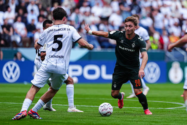 Julien Gründker (Lüneburger SK Hansa, 05), Chuki (SV Werder Bremen, 20) GER, Lüneburger SK Hansa vs. SV Werder Bremen, Fußball, DFB-Pokal, 1. Runde, Saison 2026 2027, 22.08.2026 GER, Lüneburger SK Hansa vs. SV Werder Bremen, Fußball, DFB-Pokal, 1. Runde, Saison 2026 2027, 22.08.2026 Hamburg Copyright: xEibner-Pressefoto MarcelxvonxFehrnx EP_MFN