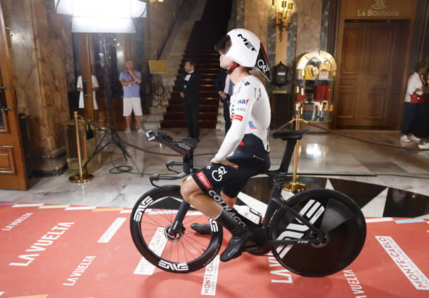 Slovene rider Domen Novak (UAE Emirates) waits for the start inside Monte Carlo s casino during Tourof Spain s first stage, a 9.4 kilometers time trial in Monaco. First stage. Time trial in Monaco (9.4 km) !ACHTUNG: NUR REDAKTIONELLE NUTZUNG!  Copyright: xJavierxLizónx GRAF3202 20260822-55021202634_1