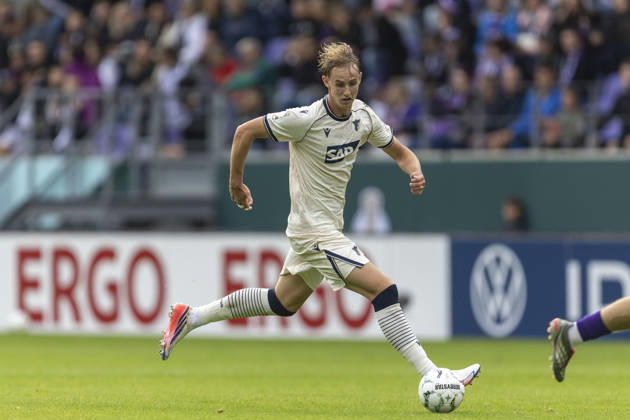 GER, Aue, Fussball, DFB-Pokal, 1. Hauptrunde, FC Erzgebirge Aue vs. TSG 1899 Hoffenheim im Bild v.l.: Max Moerstedt (TSG Hoffenheim 09), Aktion mit Ball 22.08.2026, EINS Erzgebirgsstadion Aue DFB REGULATIONS PROHIBIT ANY USE OF PHOTOGRAPHS AS IMAGE SEQUENCES AND OR QUASI-VIDEO, Copyright: HMBxMedia PaulxFritz