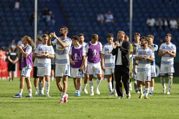 22.08.2026, GER, Fussball, Herren, DFB-Pokal, Saison 2026 2027, MSV Duisburg - SV Elversberg die Mannschaft vom MSV nach der Niederlage Duisburg schauinsland-reisen Arena Nordrhein-Westfalen Deutschland Copyright: xAdrianxSchlüterx