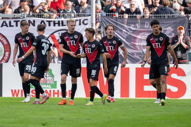 Die Koelner Spieler bejubeln das Tor zum 1:1 durch Meiko Sponsel (Viktoria Koeln, 19). Viktoria Koeln vs. 1. FC Nuernberg, Fussball, DFB-Pokal, 1. Runde, Saison 2026 2027, 22.08.2026 DFL DFB Regulations prohibit any use of Photographs as image sequences and or Quasivideo Viktoria Koeln vs. 1. FC Nuernberg, Fussball, DFB-Pokal, 1. Runde, Saison 2026 2027, 22.08.2026 Koeln Copyright: xEibner-Pressefoto ThomasxHaeslerx EP_THR