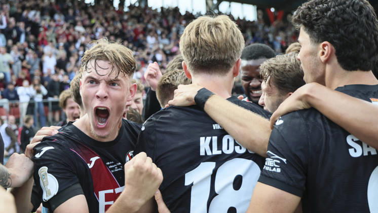 KOELN, GERMANY - AUGUST 22, 2026: Meiko Sponsel (Viktoria Koeln, 19) celebrates his 1:1 goal with teammates during the DFB-Cup match between Viktoria Koeln vs. 1. FC Nuernberg at the Sportpark Hoehenberg on August 22, 2026 in Koeln, Germany. DFL REGULATIONS PROHIBIT ANY USE OF PHOTOGRAPHS AS IMAGE SEQUENCES AND OR QUASI-VIDEO. Nordrhein-Westfalen Germany Copyright: xAxelxKohringx