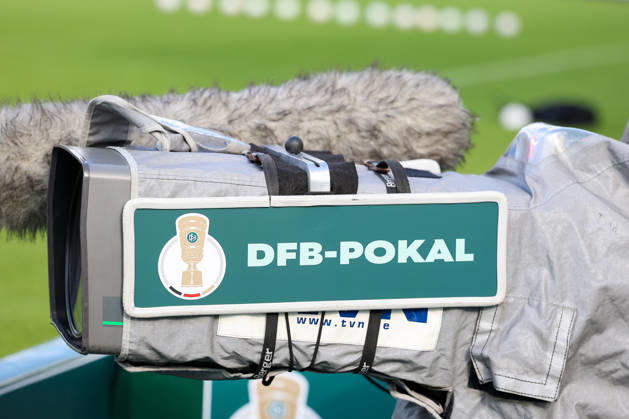 DFB-Pokal Logo auf einer Kamera, Symbolfoto, Symbolbild, Themenfoto, Themenbild, GER, TSV 1860 Muenchen vs. Holstein Kiel, Fussball, DFB-Pokal, 1. Runde, Saison 2026 2027, 22.08.2026, DFL REGULATIONS PROHIBIT ANY USE OF PHOTOGRAPHS AS IMAGE SEQUENCES, GER, TSV 1860 Muenchen vs. Holstein Kiel, Fussball, DFB-Pokal, 1. Runde, Saison 2026 2027, 22.08.2026 Muenchen Copyright: xEibner-Pressefoto JennixMaulx EP_JML
