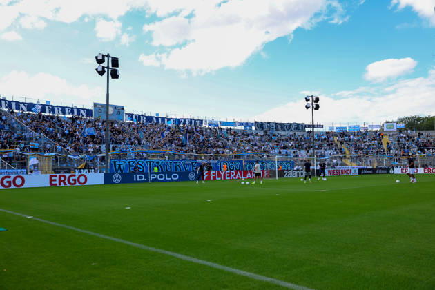 Fankurve der Fans vom TSV 1860 Muenchen, GER, TSV 1860 Muenchen vs. Holstein Kiel, Fussball, DFB-Pokal, 1. Runde, Saison 2026 2027, 22.08.2026, DFL REGULATIONS PROHIBIT ANY USE OF PHOTOGRAPHS AS IMAGE SEQUENCES, GER, TSV 1860 Muenchen vs. Holstein Kiel, Fussball, DFB-Pokal, 1. Runde, Saison 2026 2027, 22.08.2026 Muenchen Copyright: xEibner-Pressefoto JennixMaulx EP_JML