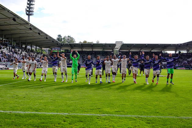 mannschaft um Patrick Wimmer (TSG 1899 Hoffenheim, 08) Jubel Freude nach dem Sieg vor den fans, Endstand 0:4 , FC Erzgebirge Aue vs. TSG Hoffenheim, Fussball, DFB Pokal, 1. Runde, Saison 2026 2027, 22.08.2026,¨ DFL REGULATIONS PROHIBIT ANY USE OF PHOTOGRAPHS AS IMAGE SEQUENCES AND OR QUASI-VIDEO,¨ FC Erzgebirge Aue vs. TSG Hoffenheim, Fussball, DFB Pokal, 1. Runde, Saison 2026 2027, 22.08.2026, Aue Copyright: xEibner-Pressefoto LauraxRoemerx EP_LRR
