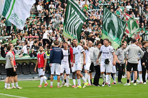 22.08.2026,GER Fußball, Männer,DFB Pokal, 1.Runde Saison 2026 2027, Hamburg, Lüneburger SK vs Werder Bremen die Mannschaft des LSK zufrieden nach dem Spiel DFB DFL regulations prohibit any use of photographs as image sequences and or quasi-video) Hamburg Millerntorstadion Hamburg Deutschland Copyright: xnordphotoxGmbH xWitkex