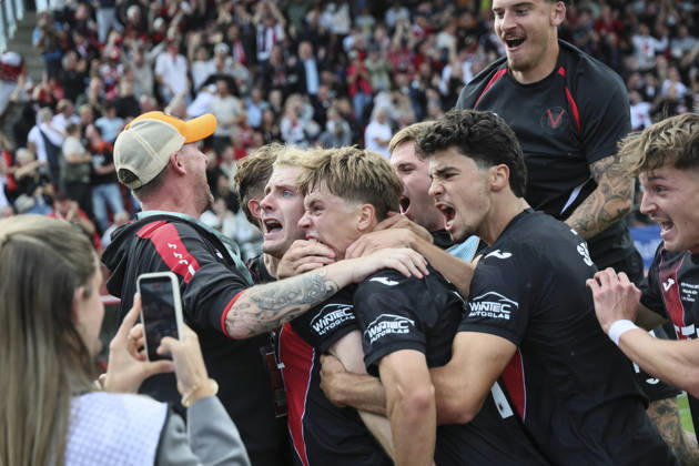 KOELN, GERMANY - AUGUST 22, 2026: Meiko Sponsel (Viktoria Koeln, 19) celebrates his 1:1 goal with teammates during the DFB-Cup match between Viktoria Koeln vs. 1. FC Nuernberg at the Sportpark Hoehenberg on August 22, 2026 in Koeln, Germany. DFL REGULATIONS PROHIBIT ANY USE OF PHOTOGRAPHS AS IMAGE SEQUENCES AND OR QUASI-VIDEO. Nordrhein-Westfalen Germany Copyright: xAxelxKohringx