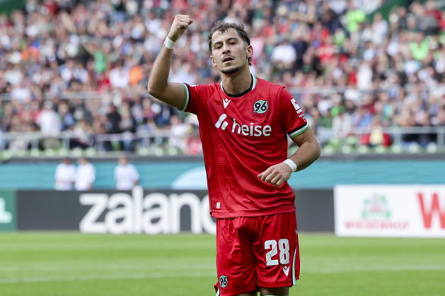 Taycan Ectibasi (Hannover 96) bejubelt seinen Treffer zum 1:9 waehrend des Spiels des DFB-Pokals zwischen SV Hemelingen und Hannover 96, Weserstadion am 22. August 2026 in Bremen, Deutschland. (Foto von Marco Steinbrenner DeFodi Images) +++ Taycan Ectibasi (Hannover 96) celebrates after scoring his teams nineth Goal during the DFB-Pokal match between SV Hemelingen and Hannover 96t at Weserstadion on August 22, 2026 in Bremen, Germany. (Photo by Marco Steinbrenner DeFodi Images) (Photo by Marco Steinbrenner DeFodi Images) -