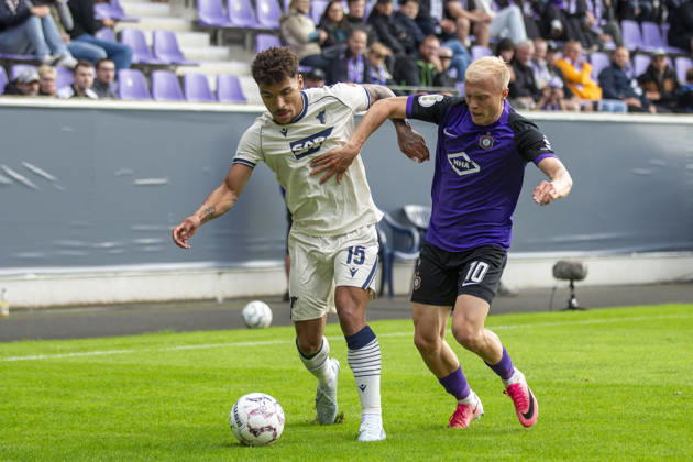GER, Aue, Fussball, DFB-Pokal, 1. Hauptrunde, FC Erzgebirge Aue vs. TSG 1899 Hoffenheim im Bild v.l.: Valentin Gendrey (TSG Hoffenheim 15), Linus Queißer (FC Erzgebirge Aue 10), Zweikampf 22.08.2026, EINS Erzgebirgsstadion Aue DFB REGULATIONS PROHIBIT ANY USE OF PHOTOGRAPHS AS IMAGE SEQUENCES AND OR QUASI-VIDEO, Copyright: HMBxMedia PaulxFritz
