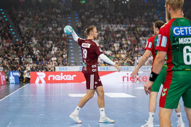 Fuechse Berlin (GER) vs SC Magdeburg (GER), Handball, 1. Handball Bundesliga Herren, Rexel Supercup 2026, Saison 2026 2027, Muenchen, 22.08.2026 Mathias Gidsel (Fuechse Berlin, 19) beim Spielaufbau Muenchen SAP Garden Deutschland