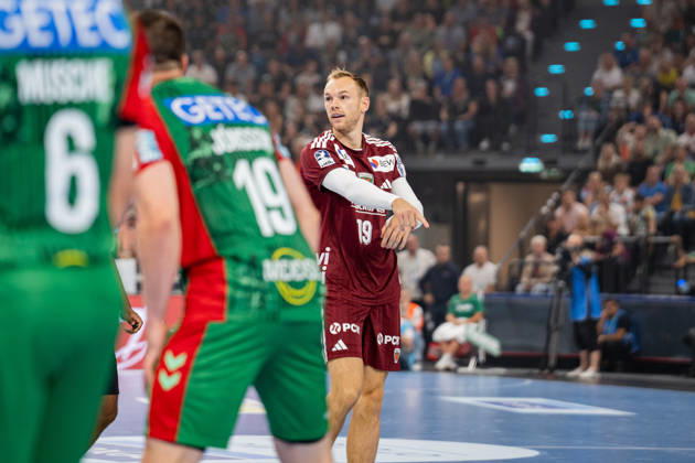 Fuechse Berlin (GER) vs SC Magdeburg (GER), Handball, 1. Handball Bundesliga Herren, Rexel Supercup 2026, Saison 2026 2027, Muenchen, 22.08.2026 Mathias Gidsel (Fuechse Berlin, 19) zeigt auf den Boden Muenchen SAP Garden Deutschland