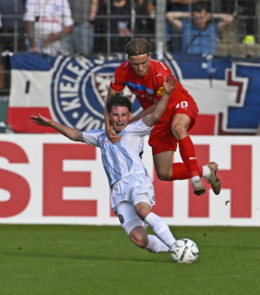 RECORD DATE NOT STATED 22.08.2026, Fussball DFB-Pokal 2026 27, 1.Runde, TSV 1860 München - Holstein Kiel, im Stadion an der Grünwalderstrasse in München, Lance Fiedler (1860 München) gegen Jonas Therkelsen (Holstein Kiel) .