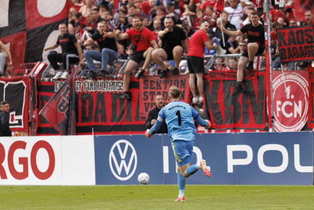 KOELN, GERMANY - AUGUST 22, 2026: Jan Reichert (1. FC Nuernberg, 1) celebrates with teammates after the penalty shootout during the DFB-Cup match between Viktoria Koeln vs. 1. FC Nuernberg at the Sportpark Hoehenberg on August 22, 2026 in Koeln, Germany. DFL REGULATIONS PROHIBIT ANY USE OF PHOTOGRAPHS AS IMAGE SEQUENCES AND OR QUASI-VIDEO. Nordrhein-Westfalen Germany Copyright: xAxelxKohringx