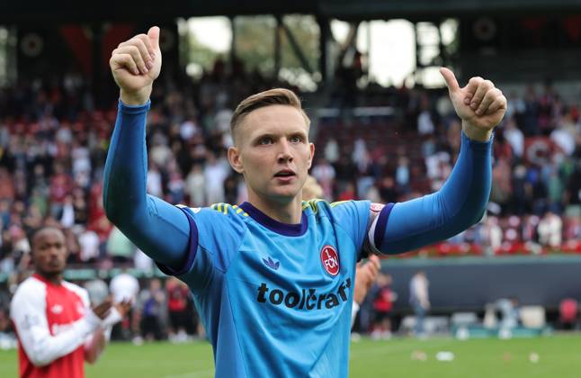 22.08.2026 - Fussball - Saison 2026 2027 - DFB Pokal Vereinspokal - 01. Runde: Viktoria Köln - 1. FC Nürnberg Nuernberg FCN ( Club ) - Sportfoto Zink DaMa - xdaxmax - regulations prohibit any use of photographs as image sequences and or quasi-video - Jubel Freude nach Spielende - Jan Reichert (1, 1. FC Nürnberg FCN ) zeigt Daumen hoch Daumen nach oben )