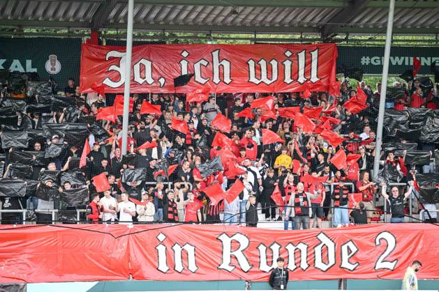 machen eine choreographie waehrend des DFB-Pokal 1 Runde Spiels zwichen SG Sonnenhof Grossaspach v Arminia Bielefeld, Wir machen Druck Arena am 22. August 2026 in Grossaspach, Deutschland. (Foto von Harry Langer DeFodi Images) +++ doing a choreography during the DFB-Pokal 1 Runde match between SG Sonnenhof Grossaspach v Arminia Bielefeld at Wir machen Druck Arena on August 22, 2026 in Grossaspach, Germany. (Photo by Harry Langer DeFodi Images) (Photo by Harry Langer DeFodi Images) DFB DFL REGULATIONS PROHIBIT ANY USE OF PHOTOGRAPHS AS IMAGE SEQUENCES AND OR QUASI-VIDEO. -