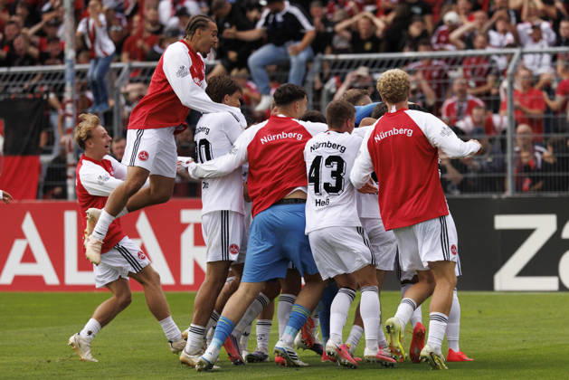 KOELN, GERMANY - AUGUST 22, 2026: Jan Reichert (1. FC Nuernberg, 1) celebrates with teammates after the penalty shootout during the DFB-Cup match between Viktoria Koeln vs. 1. FC Nuernberg at the Sportpark Hoehenberg on August 22, 2026 in Koeln, Germany. DFL REGULATIONS PROHIBIT ANY USE OF PHOTOGRAPHS AS IMAGE SEQUENCES AND OR QUASI-VIDEO. Nordrhein-Westfalen Germany Copyright: xAxelxKohringx