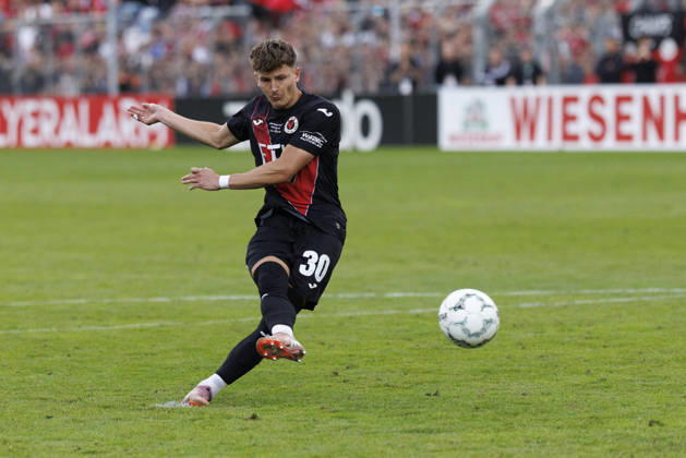 KOELN, GERMANY - AUGUST 22, 2026: Alexander Prokopenko (Viktoria Koeln, 30) shoots a penalty in the shootout during the DFB-Cup match between Viktoria Koeln vs. 1. FC Nuernberg at the Sportpark Hoehenberg on August 22, 2026 in Koeln, Germany. DFL REGULATIONS PROHIBIT ANY USE OF PHOTOGRAPHS AS IMAGE SEQUENCES AND OR QUASI-VIDEO. Nordrhein-Westfalen Germany Copyright: xAxelxKohringx