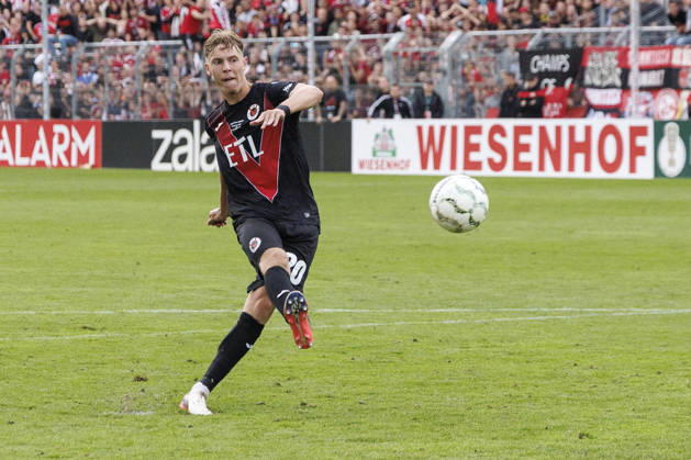 KOELN, GERMANY - AUGUST 22, 2026: Niklas Swider (Viktoria Koeln, 20) shoots a penalty in the shootout during the DFB-Cup match between Viktoria Koeln vs. 1. FC Nuernberg at the Sportpark Hoehenberg on August 22, 2026 in Koeln, Germany. DFL REGULATIONS PROHIBIT ANY USE OF PHOTOGRAPHS AS IMAGE SEQUENCES AND OR QUASI-VIDEO. Nordrhein-Westfalen Germany Copyright: xAxelxKohringx
