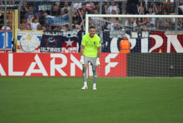 Fussball, Herren, DFB-Pokal, 1.Hauptrunde, Saison 2026 2027, TSV 1860 München - Holstein Kiel, Grünwalder Stadion Vitus Eicher (TSV 1860 München) stehend vor seinem Tor