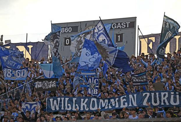 22.08.2026, Fussball DFB-Pokal 2026 27, 1.Runde, TSV 1860 München - Holstein Kiel, im Stadion an der Grünwalderstrasse in München, Die 60ger Fans - Willkommen