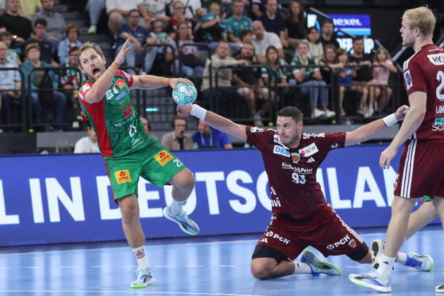 22.08.2026, xgox, Handball, Rexel Supercup 2026, SC Magdeburg - Füchse Berlin, v.l. Albin Lagergren (Magdeburg, 21) Mijajlo Marsenic (Berlin, 93) Zweikampf, Duell, Kampf, tackle München