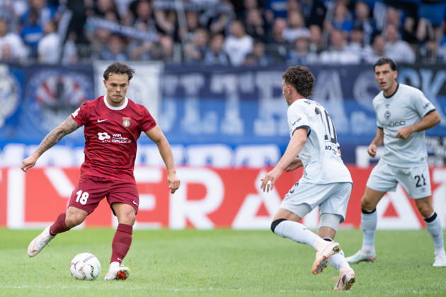 Niklas Pollex (SG Sonnenhof Grossaspach, 18) am Ball SG Sonnenhof Grossaspach vs. Arminia Bielefeld, Fussball, GER, DFB Pokal, 1. Runde, Saison 2026 2027, 22.08.2026, Eibner-Pressefoto Andreas Ulmer SG Sonnenhof Grossaspach vs. Arminia Bielefeld, Fussball, GER, DFB Pokal, 1. Runde, Saison 2026 2027, 22.08.2026, Aspach Copyright: xEibner-Pressefoto AndreasxUlmerx EP_AUR