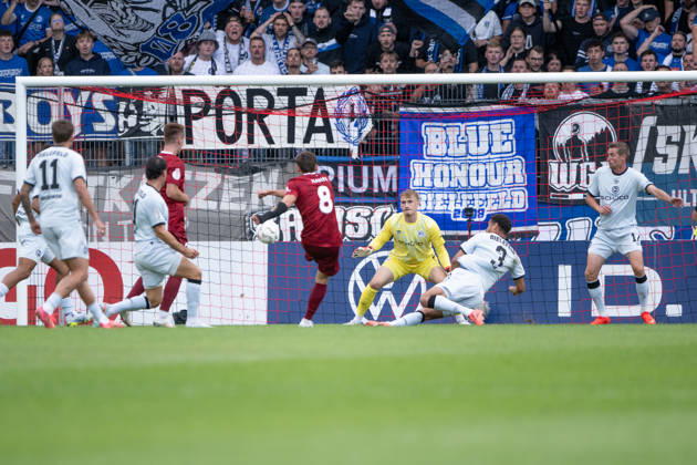 Jan Elias Rahn (SG Sonnenhof Grossaspach, 08) erzielt das Tor zur 1:0 Foerhrung, SG Sonnenhof Grossaspach vs. Arminia Bielefeld, Fussball, GER, DFB Pokal, 1. Runde, Saison 2026 2027, 22.08.2026, Eibner-Pressefoto Andreas Ulmer SG Sonnenhof Grossaspach vs. Arminia Bielefeld, Fussball, GER, DFB Pokal, 1. Runde, Saison 2026 2027, 22.08.2026, Aspach Copyright: xEibner-Pressefoto AndreasxUlmerx EP_AUR