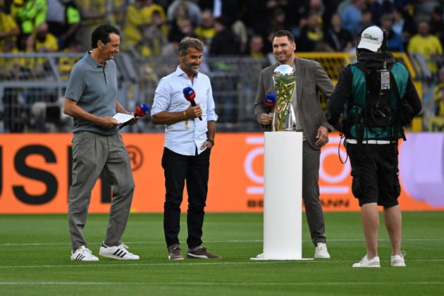 22.08.2026, xsltx, Fussball Franz Beckenbauer Supercup 2026, Borussia Dortmund - FC Bayern München v.l. Karl-Heinz Kalle Riedle und Sebastian Hellmann (SKY) (DFL DFB REGULATIONS PROHIBIT ANY USE OF PHOTOGRAPHS as IMAGE SEQUENCES and or QUASI-VIDEO) Dortmund
