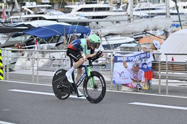 Salida de la Vuelta Ciclista a Espana en Mónaco Un ciclista durante la salida de la Vuelta Ciclista a Espana, a 22 de agosto de 2026, en Mónaco (Francia). La Vuelta Ciclista a Espana 2026 arranca hoy, 22 de agosto, en Mónaco y termina el domingo 13 de septiembre en Granada. Serán 21 etapas, 3.275 km y más de 58.000 metros de desnivel acumulado; por primera vez, la llegada final no será en Madrid, sino en el entorno de la Alhambra. 22 AGOSTO 2026;VUELTA CICLISTA;REALEZA;CICLISMO;BICIS;BICICLETAS;CONTRARRELOJ;SALIDA;PRIMERA ETAPA;MÓNACO;VUELTA;CASINO; Monaco (Francia) Monaco (Francia) Espana Copyright: xLaurentxCoustx xEuropaxPressx 7726451