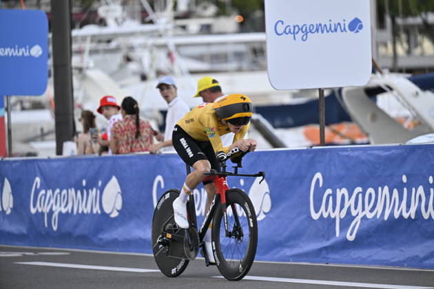 Salida de la Vuelta Ciclista a Espana en Mónaco Un ciclista durante la salida de la Vuelta Ciclista a Espana, a 22 de agosto de 2026, en Mónaco (Francia). La Vuelta Ciclista a Espana 2026 arranca hoy, 22 de agosto, en Mónaco y termina el domingo 13 de septiembre en Granada. Serán 21 etapas, 3.275 km y más de 58.000 metros de desnivel acumulado; por primera vez, la llegada final no será en Madrid, sino en el entorno de la Alhambra. 22 AGOSTO 2026;VUELTA CICLISTA;REALEZA;CICLISMO;BICIS;BICICLETAS;CONTRARRELOJ;SALIDA;PRIMERA ETAPA;MÓNACO;VUELTA;CASINO; Monaco (Francia) Monaco (Francia) Espana Copyright: xLaurentxCoustx xEuropaxPressx 7726455