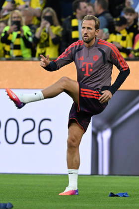 22.08.2026, xsltx, Fussball Franz Beckenbauer Supercup 2026, Borussia Dortmund - FC Bayern München v.l. Warmup warm up Aufwärmen aufwärmen vor dem Spiel Harry Kane (FC Bayern Muenchen) (DFL DFB REGULATIONS PROHIBIT ANY USE OF PHOTOGRAPHS as IMAGE SEQUENCES and or QUASI-VIDEO) Dortmund