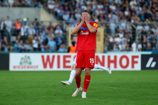 Phil Harres (Holstein Kiel, 19) aergert sich ueber eine vergebene Chance, GER, TSV 1860 Muenchen vs. Holstein Kiel, Fussball, DFB-Pokal, 1. Runde, Saison 2026 2027, 22.08.2026, DFL REGULATIONS PROHIBIT ANY USE OF PHOTOGRAPHS AS IMAGE SEQUENCES, GER, TSV 1860 Muenchen vs. Holstein Kiel, Fussball, DFB-Pokal, 1. Runde, Saison 2026 2027, 22.08.2026 Muenchen Copyright: xEibner-Pressefoto JennixMaulx EP_JML