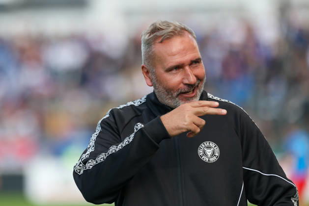 Tim Walter (Holstein Kiel, Chef-Trainer) gestikuliert, GER, TSV 1860 Muenchen vs. Holstein Kiel, Fussball, DFB-Pokal, 1. Runde, Saison 2026 2027, 22.08.2026, DFL REGULATIONS PROHIBIT ANY USE OF PHOTOGRAPHS AS IMAGE SEQUENCES, GER, TSV 1860 Muenchen vs. Holstein Kiel, Fussball, DFB-Pokal, 1. Runde, Saison 2026 2027, 22.08.2026 Muenchen Copyright: xEibner-Pressefoto JennixMaulx EP_JML