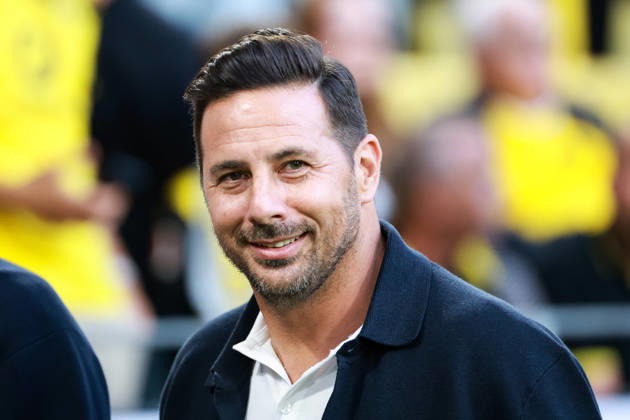 Franz Beckenbauer Supercup 2026 - Borussia Dortmund - FC Bayern München am 22.08.2026 im Signal Iduna Park in Dortmund, Der ehemalige Fußballer Claudio Pizarro steht vor dem Spiel im Stadion.