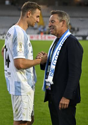 RECORD DATE NOT STATED 22.08.2026, Fussball DFB-Pokal 2026 27, 1.Runde, TSV 1860 München - Holstein Kiel, im Stadion an der Grünwalderstrasse in München, v.l. Dennis Dressel (TSV 1860 München) und Präsident Gernot Mang (TSV 1860 München)