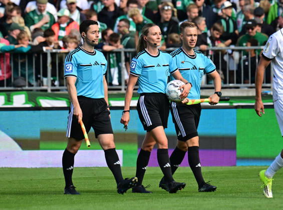 22.08.2026,GER Fußball, Männer,DFB Pokal, 1.Runde Saison 2026 2027, Hamburg, Lüneburger SK vs Werder Bremen Schiedsrichterin Fabienne Michel DFB DFL regulations prohibit any use of photographs as image sequences and or quasi-video) Hamburg Millerntorstadion Hamburg Deutschland Copyright: xnordphotoxGmbH xWitkex