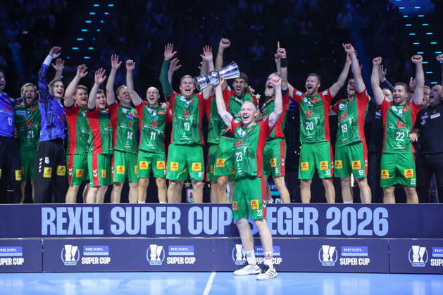 22.08.2026, xgox, Handball, Rexel Supercup 2026, SC Magdeburg - Füchse Berlin, v.l. Siegerehrung, Pokal, Magdeburg Jubel ueber den Sieg, Jubel nach Spielende München
