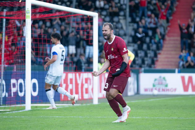 Fabian Eisele (SG Sonnenhof Grossaspach, 23), erzielt per Elfmeter den 2:2 Ausgleichstreffer, SG Sonnenhof Grossaspach vs. Arminia Bielefeld, Fussball, GER, DFB Pokal, 1. Runde, Saison 2026 2027, 22.08.2026, Eibner-Pressefoto Andreas Ulmer SG Sonnenhof Grossaspach vs. Arminia Bielefeld, Fussball, GER, DFB Pokal, 1. Runde, Saison 2026 2027, 22.08.2026, Aspach Copyright: xEibner-Pressefoto AndreasxUlmerx EP_AUR
